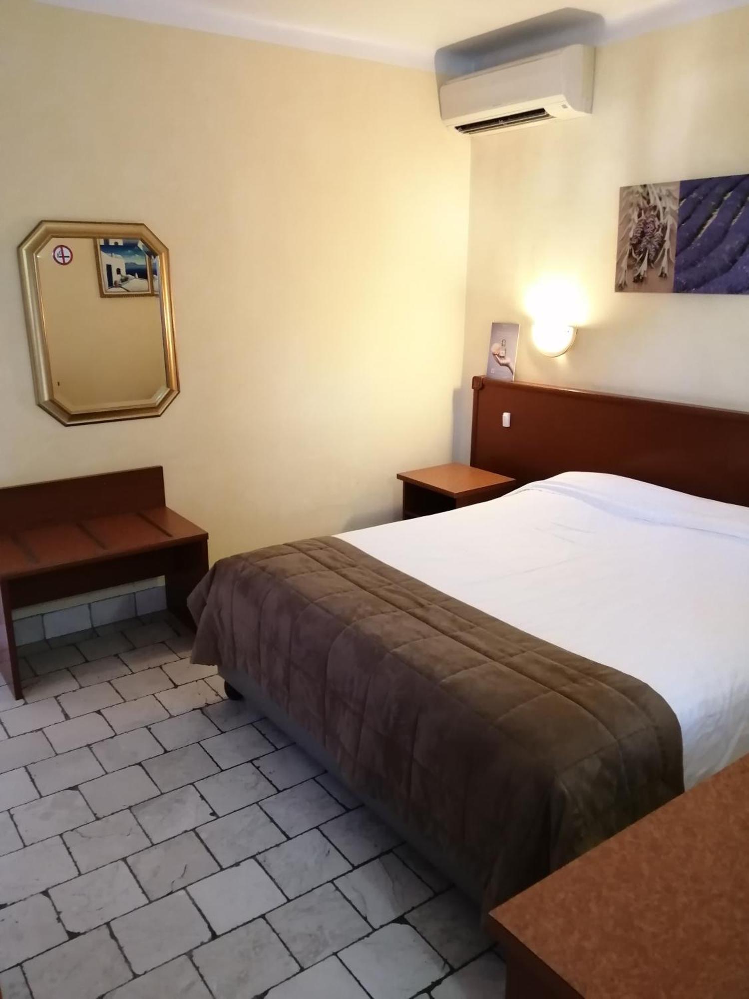Auberge Les Aromes Grasse Exterior photo