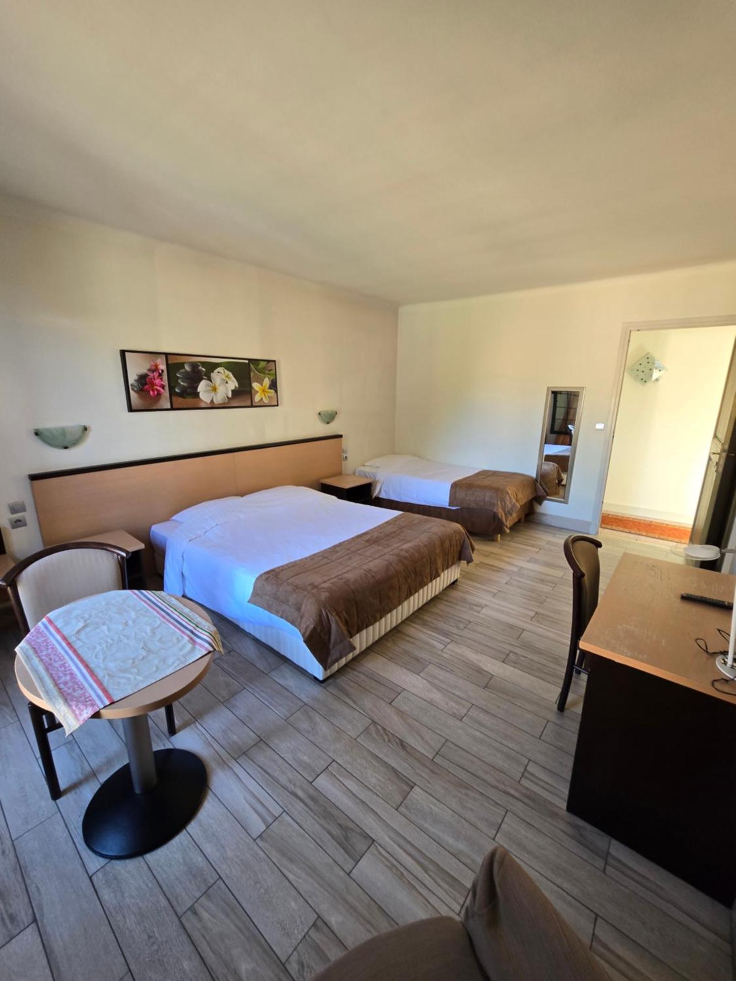 Auberge Les Aromes Grasse Exterior photo
